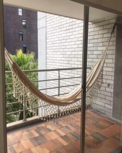 a hammock on the balcony of a building at Moderno apartamento Poblado 10 min del Lleras y Provenza in Medellín