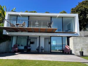 Galeriebild der Unterkunft LUXURIOUS WATERFRONT Home in Nelson