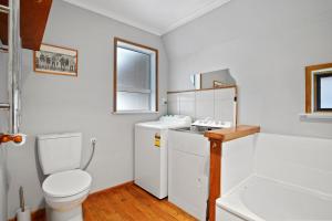 a bathroom with a toilet and a sink at Snow Chalet - Fairlie Holiday Home in Fairlie +15 photos