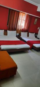 Postel nebo postele na pokoji v ubytování HOTEL S K PALACE