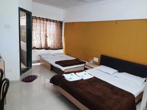 Postel nebo postele na pokoji v ubytování HOTEL S K PALACE