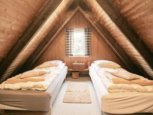 Giường trong phòng chung tại 6 person holiday home in Thyholm-By Traum