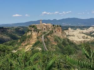 een kasteel op de top van een berg bij Flaminivs - luxury in Civita di Bagnoregio in Bagnoregio