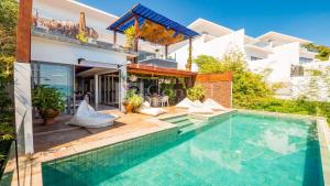 Bazén v ubytování Villa Jacuzzi Seaview Villa nebo v jeho okolí