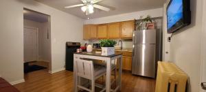 Gallery image of Cozy 1 bedroom, 1 min from Irving Park Blue line, free parking in Chicago