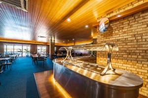Carnarvon Motel餐厅或其他用餐的地方