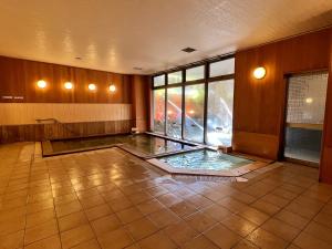 Swimming pool sa o malapit sa Nakatsugawa Onsen Hotel Hanasarasa