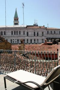 an empty chair on the roof of a baseball stadium at Hotel Antigo Trovatore in Venice