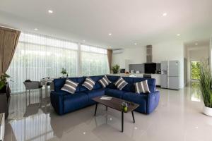 Η κουζίνα ή μικρή κουζίνα στο Modern 4 Bedroom Private Pool Villa KH-A2
