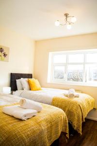 Ένα ή περισσότερα κρεβάτια σε δωμάτιο στο Cosy 3-Bed Home Close to City Centre (Parking)