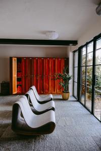 A seating area at SEEBICHL haus am see Designhotel Kitzbühel