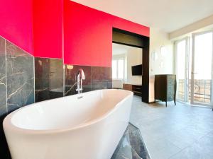 Koupelna v ubytování COLMAR - Appartements Deluxe - Lumineux - Stationnement Gratuit et Facile dans la rue + 37 fotografií