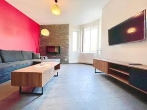 TV a/nebo společenská místnost v ubytování COLMAR - Appartements Deluxe - Lumineux - Stationnement Gratuit et Facile dans la rue