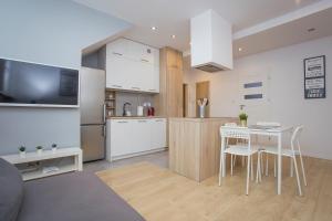Kuchyň nebo kuchyňský kout v ubytování Urban Jungle Apartment in the city center