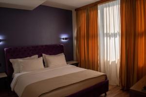 Postel nebo postele na pokoji v ubytování Hotel Epidami