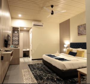 a hotel room with a bed and a kitchen at Meritas Seawind Beach Resort, Shrivardhan in Srīvardhan
