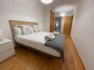 A bed or beds in a room at OKTHEWAY Castelao Street