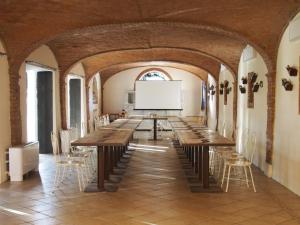 a large room with wooden tables and chairs at Hotel Villa Costanza in Pontenure