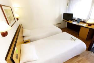 Postel nebo postele na pokoji v ubytování Campanile Hotel & Restaurant Gent + 18 fotografií
