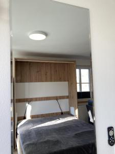 a bedroom with a bed with a wooden headboard at Ferienwohnung Zum Eifelelch in Daun