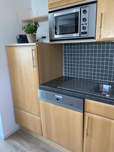 a kitchen with a microwave on top of a counter at Ferienwohnung Zum Eifelelch in Daun