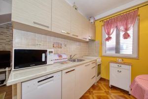 Kuchyňa alebo kuchynka v ubytovaní Apartment Simeone