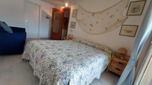 A bed or beds in a room at Villa Jone Még 12 kép