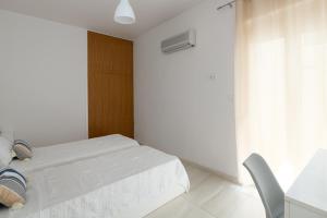 A bed or beds in a room at Maravelia Apartments Rhodes