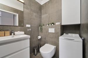 Kúpeľňa v ubytovaní Apartment Wichrowa with FREE GARAGE Wrocław by Noclegi Renters