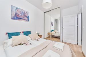Posteľ alebo postele v izbe v ubytovaní Apartment Wichrowa with FREE GARAGE Wrocław by Noclegi Renters