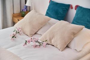 Posteľ alebo postele v izbe v ubytovaní Apartment Wichrowa with FREE GARAGE Wrocław by Noclegi Renters