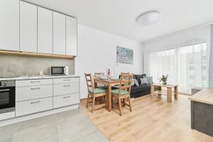 Kuchyňa alebo kuchynka v ubytovaní Apartment Wichrowa with FREE GARAGE Wrocław by Noclegi Renters