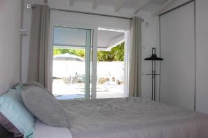 Postel nebo postele na pokoji v ubytování Villa Bennu Lujo y Confort Calpe Centro playa + 37 fotografií