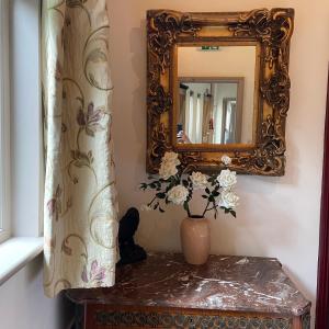 Fotografie z fotogalerie ubytování Tree Tops Holiday Let & Sauna South Downs West Sussex Sleeps 10 v destinaci Hardham