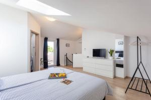 Postel nebo postele na pokoji v ubytování Apartments Punta Premantura