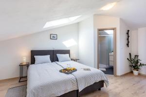 Postel nebo postele na pokoji v ubytování Apartments Punta Premantura