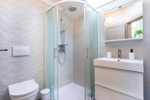 Koupelna v ubytování Apartments Punta Premantura
