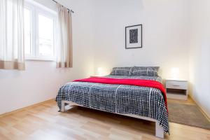 Postel nebo postele na pokoji v ubytování Apartments Punta Premantura