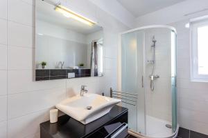Koupelna v ubytování Apartments Punta Premantura