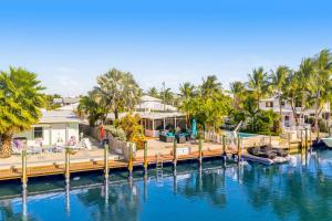 Swimmingpoolen hos eller tæt på Key Colony Beach Waterfront Villa