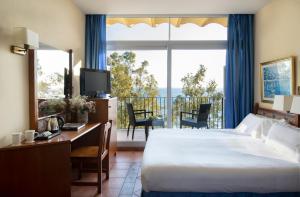 Ein Bett oder Betten in einem Zimmer der Unterkunft Hotel Roses Platja