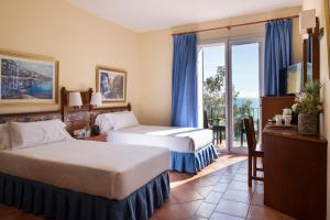 Ein Bett oder Betten in einem Zimmer der Unterkunft Hotel Roses Platja
