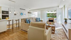 a living room and kitchen with a couch and a table at Quinta do Lago Country Club in Quinta do Lago