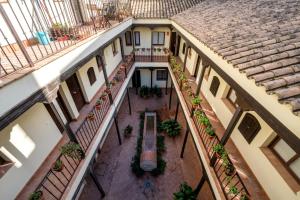 an overhead view of the courtyard of a building at Lumbreras Host in Seville