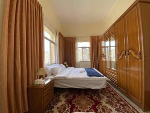 a bedroom with a bed and a window at Hayat Guest House in Nablus