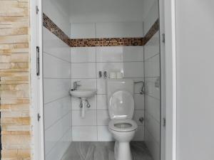 Koupelna v ubytování Kóbor Vendégház