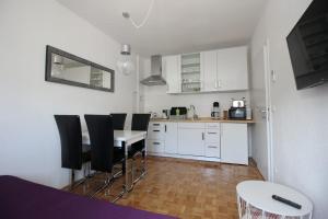 Kuchyň nebo kuchyňský kout v ubytování Apartmani Kramar