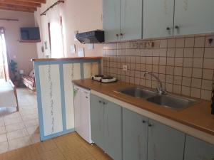 Η κουζίνα ή μικρή κουζίνα στο Almyra apt in Mani