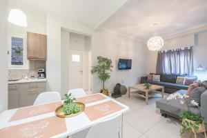 Kuchyňa alebo kuchynka v ubytovaní Erythros Boutique Suite By Cloudkeys