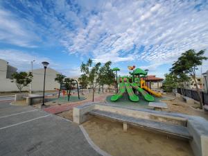 a park with a playground with a green slide at Hermosa casa en Santa Marta! (Conjunto Cerrado) in Santa Marta